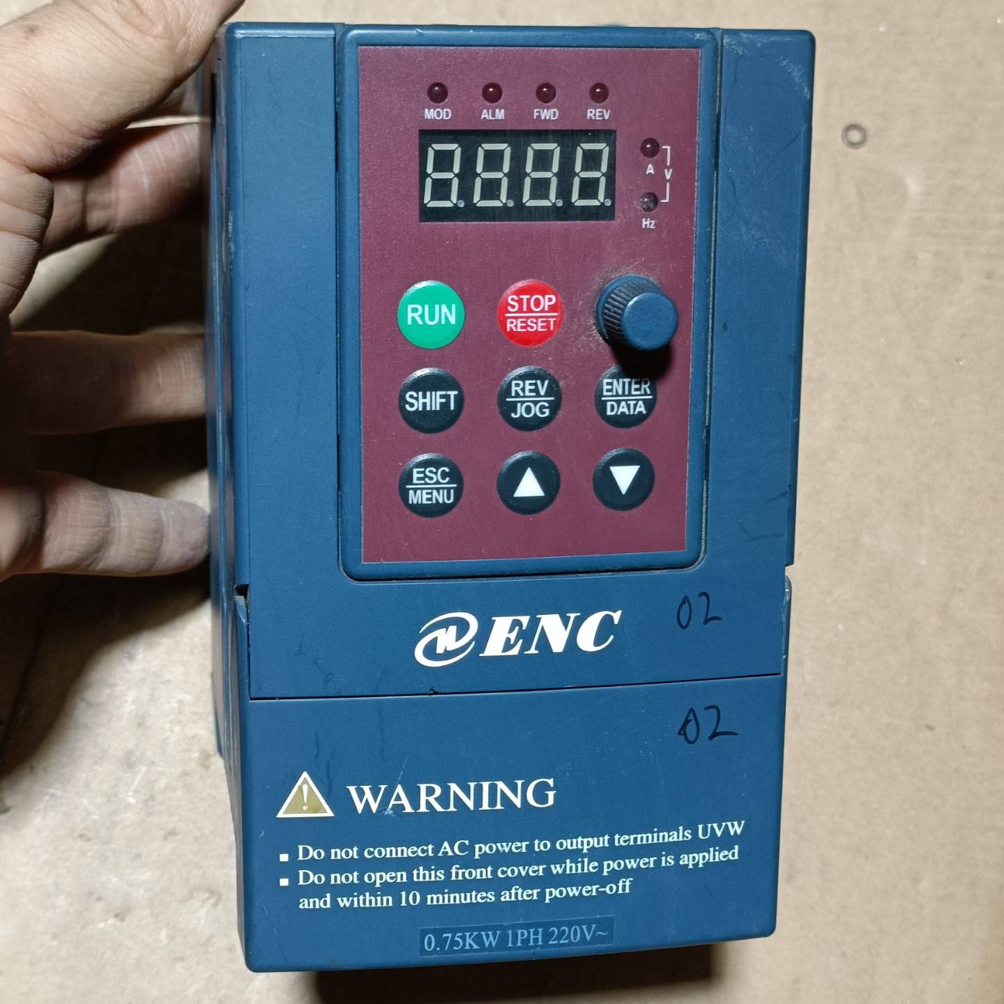 易能变频器EDS800-2S007N 0.75KW 22议价 维修！！！