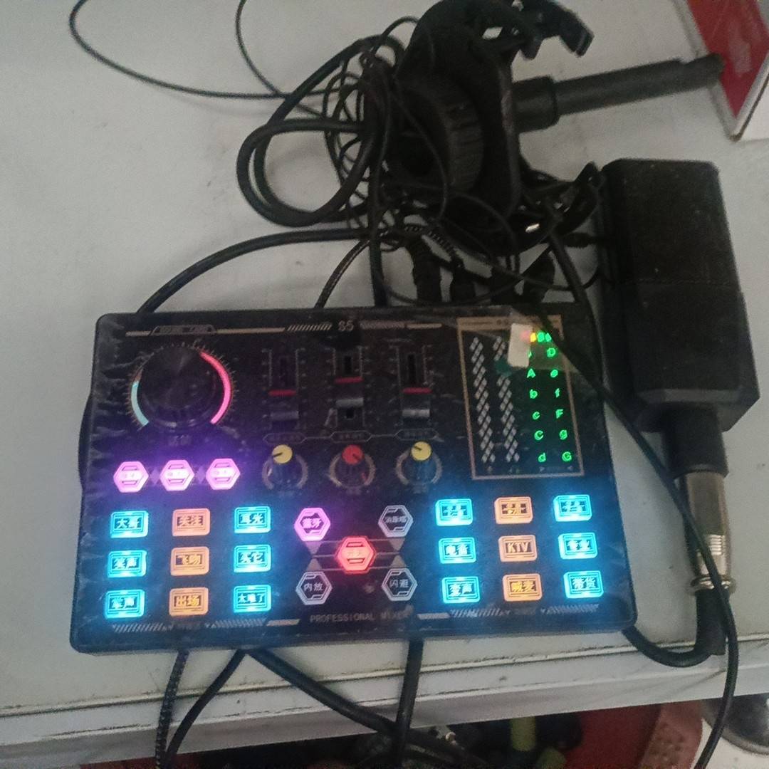 声卡，就图片这样，60包邮，议价 维修！！！