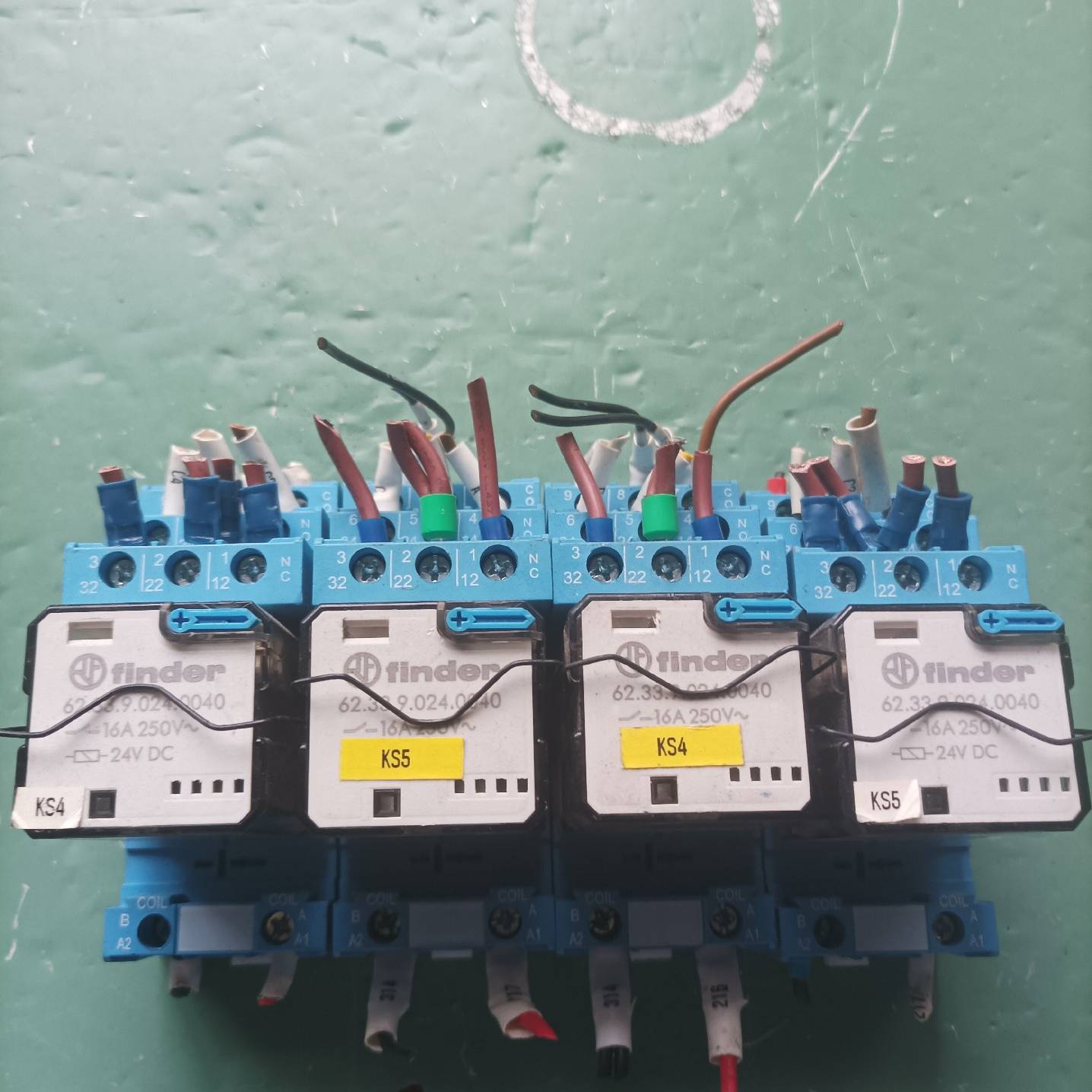 意大利finder继电器62.33.9.024.00议价 维修！！！