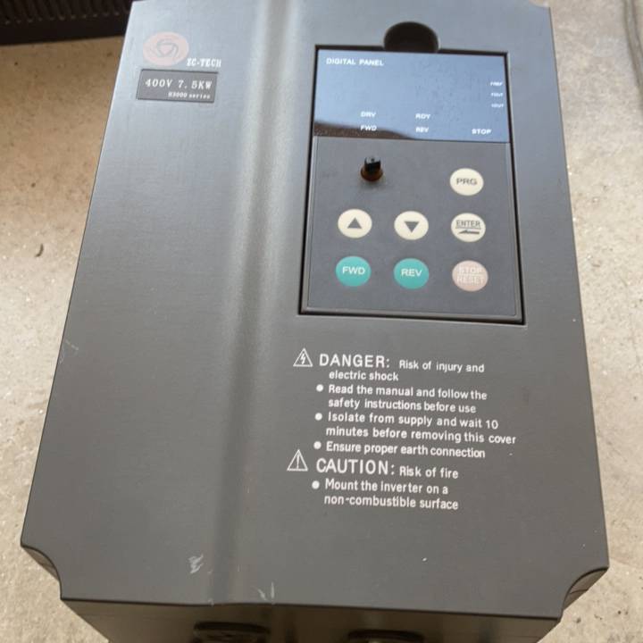 众辰7.5kw变频器H3400A07D5K，功议价 维修！！！