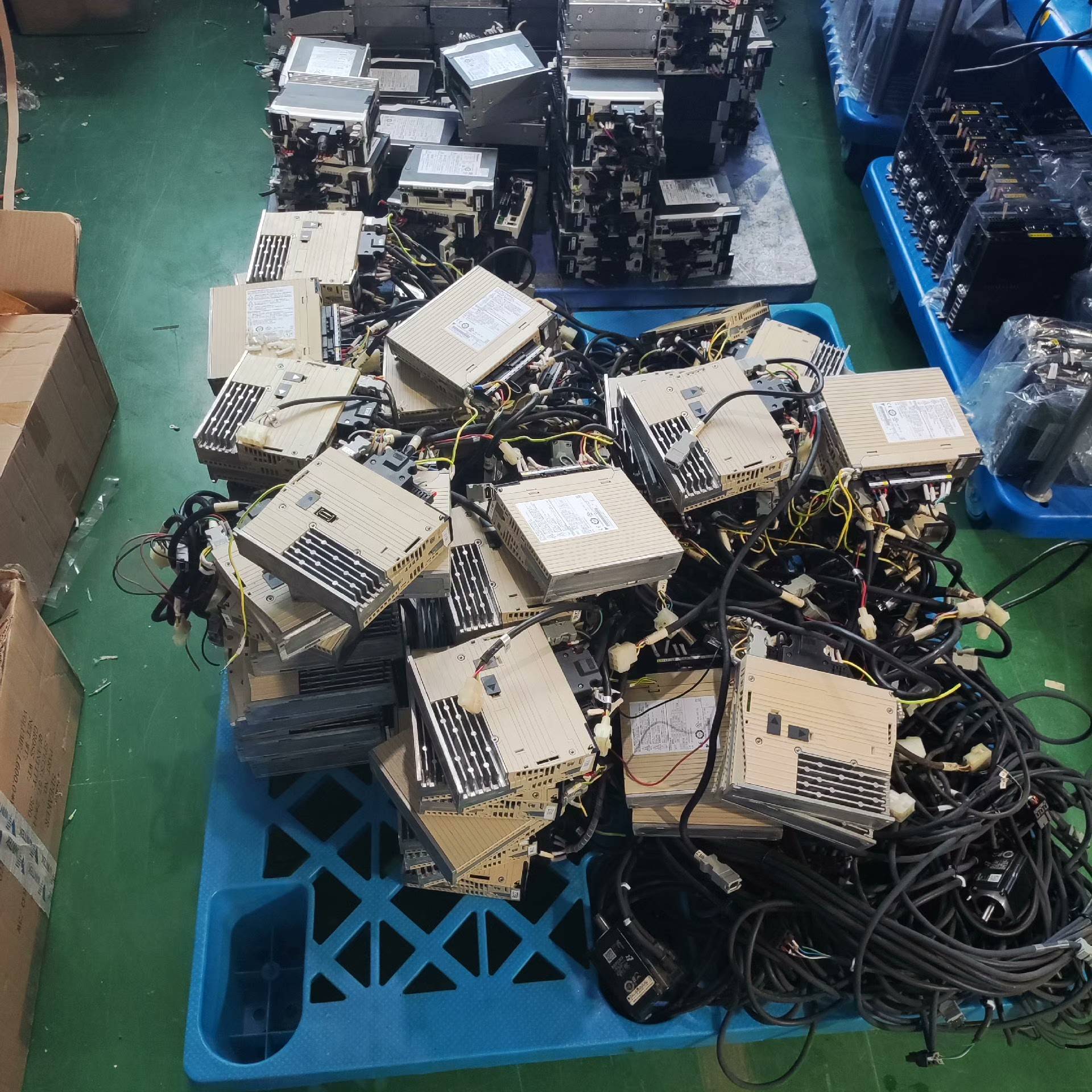 安川5系100w伺服驱动器,到货议价 维修!!!