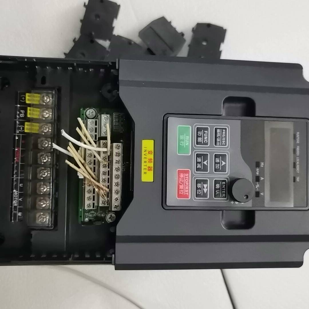 变频器LY800-011G/015PT4-B，380V  1议价 维修！！！