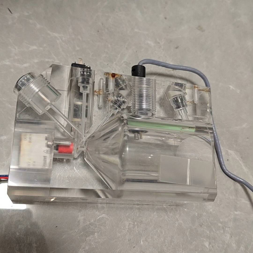 HACH NA5600 sc钠表 成色如图，议价 维修！！！