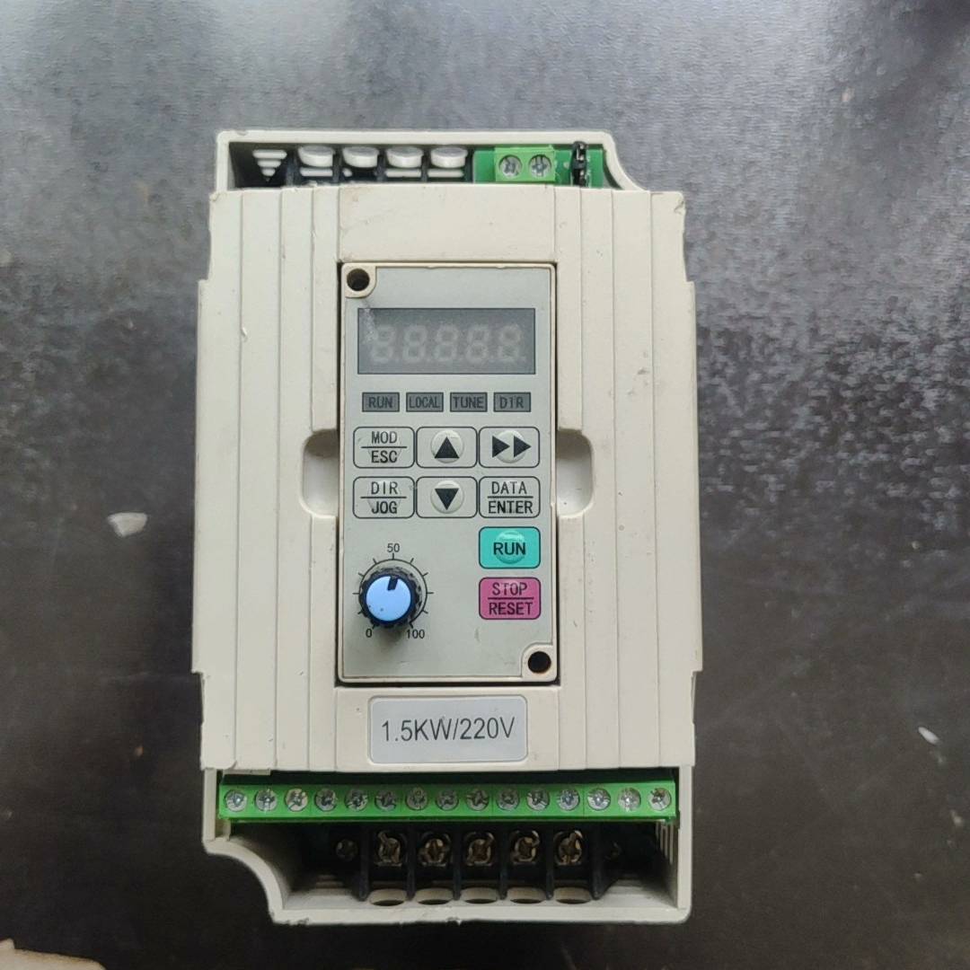 东菱变频器，输入220v，功率1议价 维修！！！