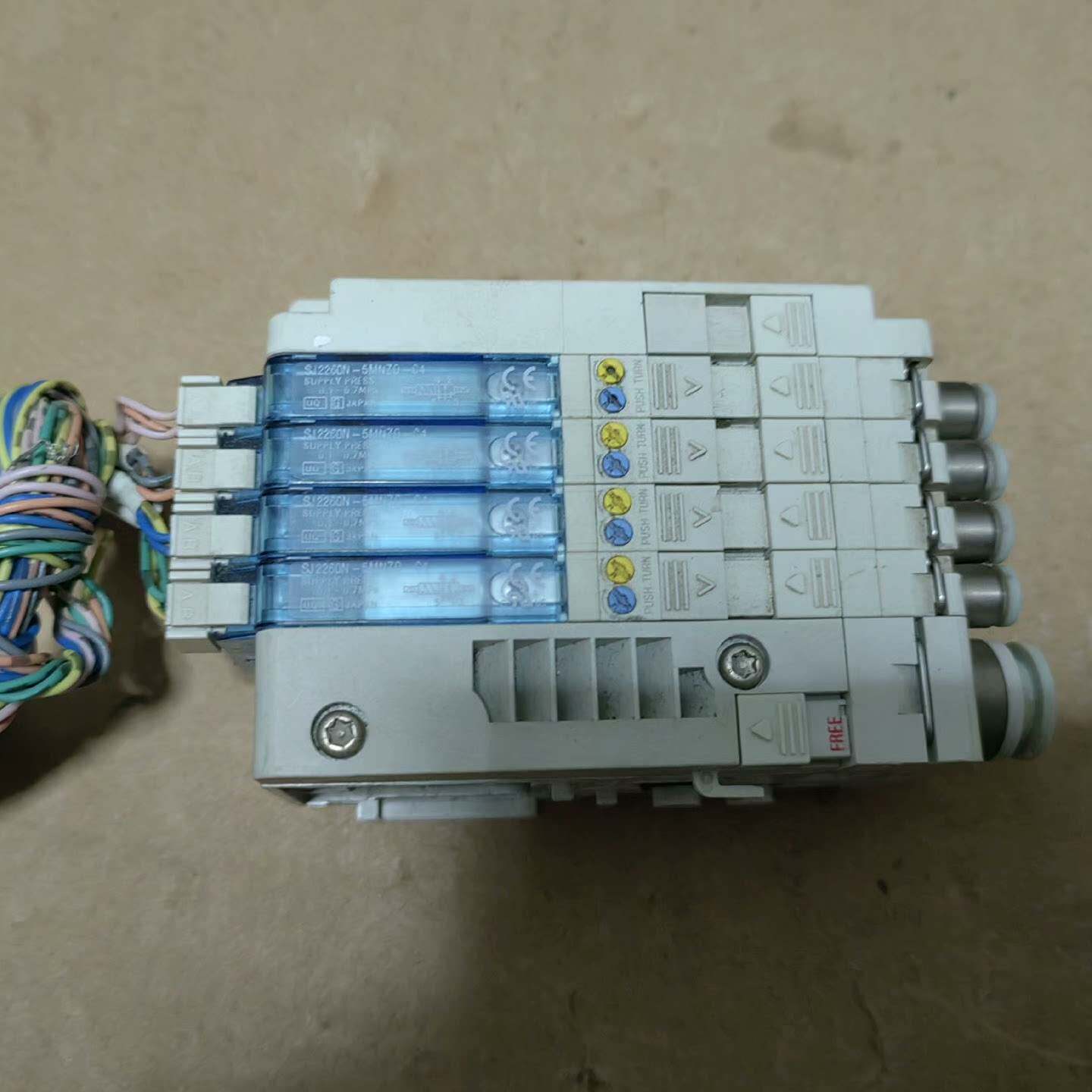 SJ2260N-5MNZD-C4电磁阀有4个,SS5J2议价 维修！！！