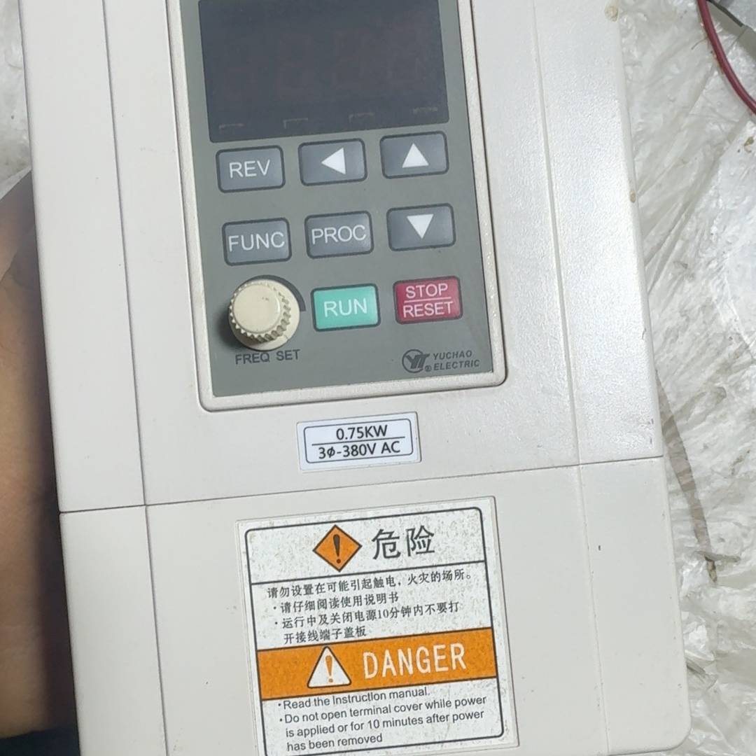 禹超变频器YTB-0.75KW(B2B-W)380V议价 维修!!!