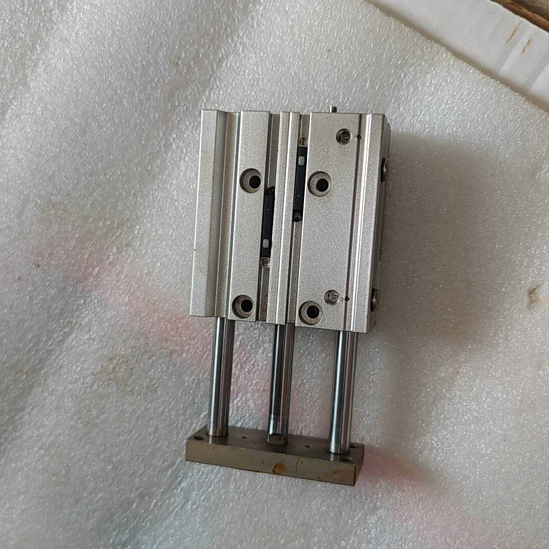 亚德客三轴气缸TCL16X40S一个议价 维修！！！