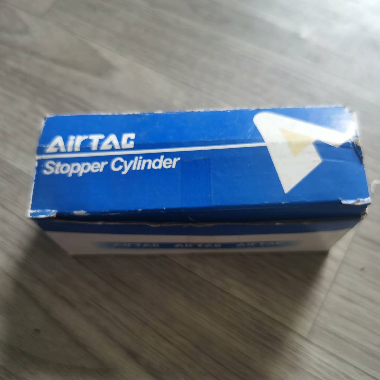 亚德客阻挡下压气缸议价 维修！！！