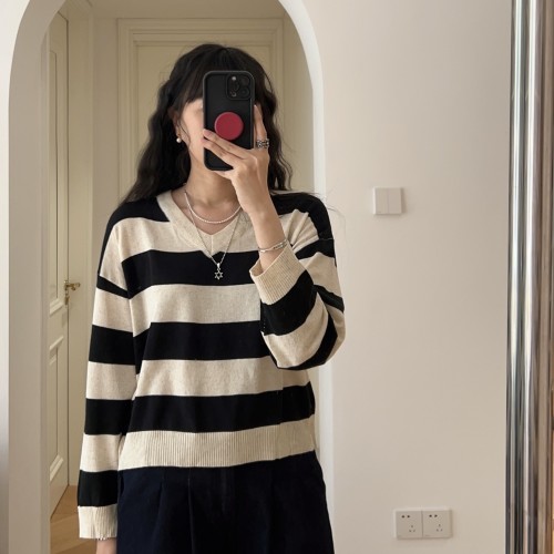 春装新款 法式优雅条纹V领长袖针织衫 0.22KG