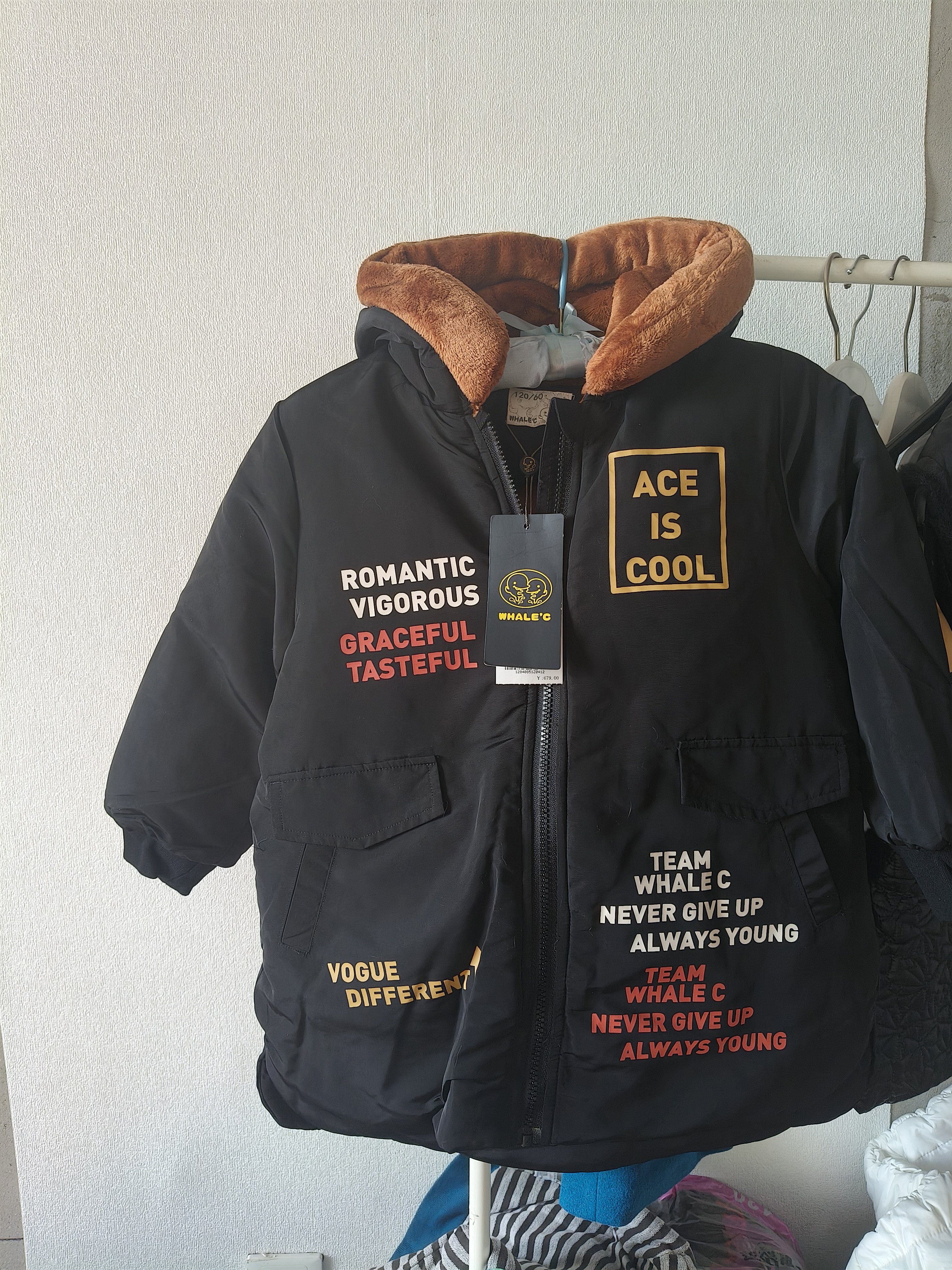 海威迩儿童12840851黑色女童加绒加厚夹棉带帽棉服120码瑕疵处理