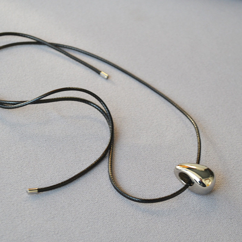 日韩ins冷淡风博主同款水滴吊坠小众设计个性黑色皮绳项链毛衣链