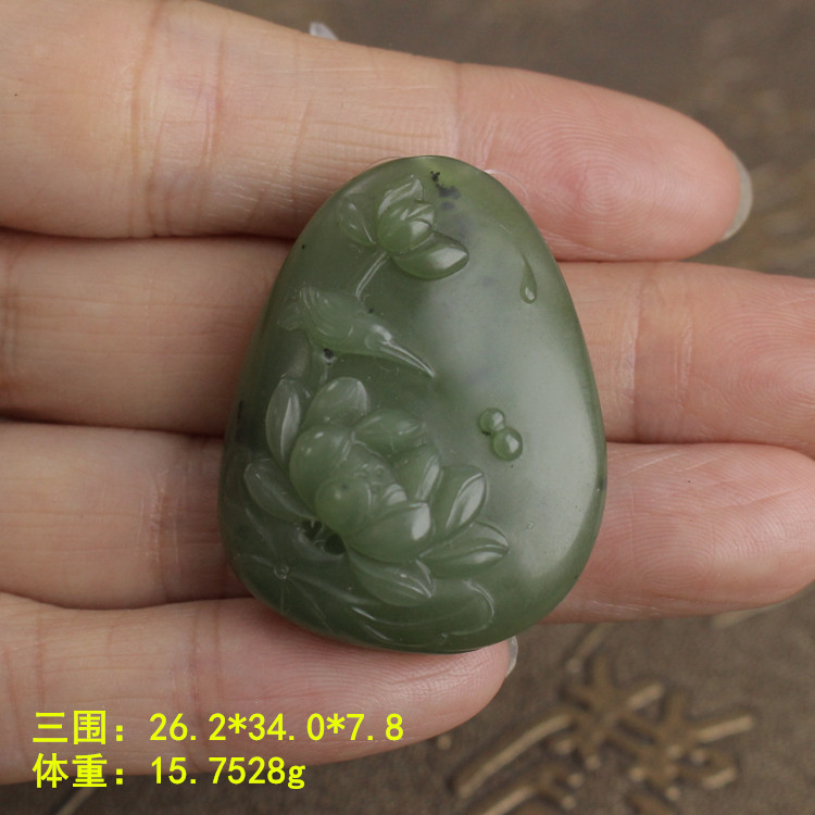 朕碧玉籽料荷花挂件有原皮