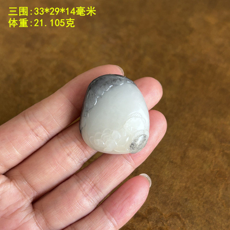 N黑白分明有余挂件鱼荷花吊坠有原皮朕&reg;开仓新疆和田玉