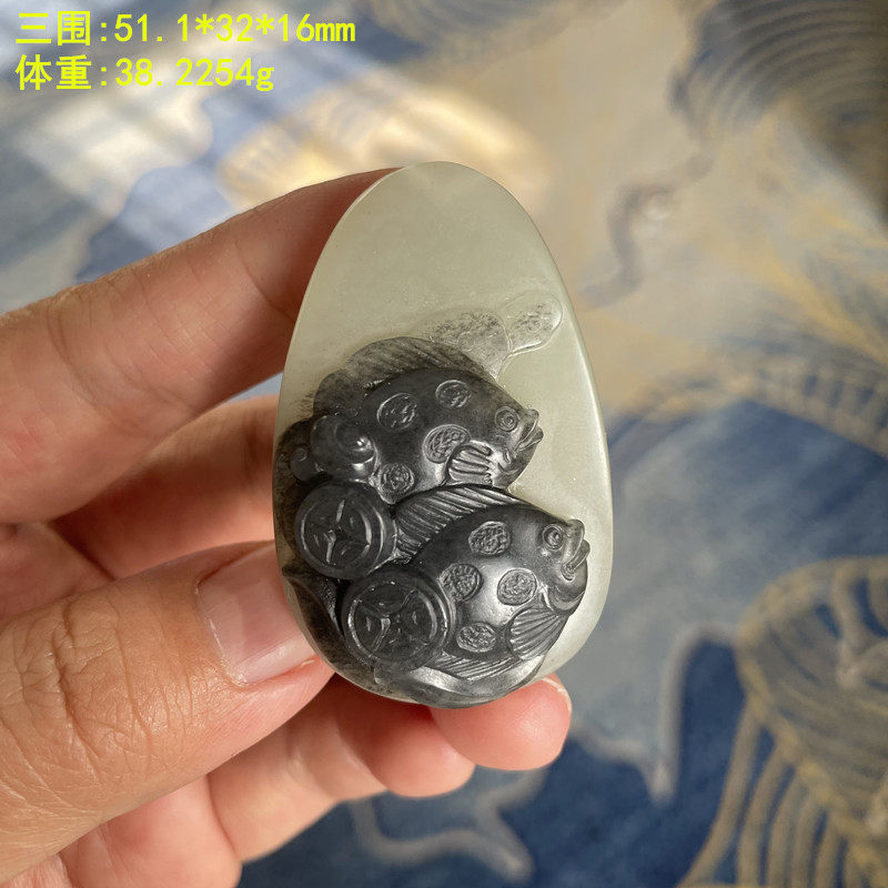黑白分明的青花籽料双鱼挂件