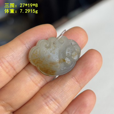 小巧别致的莲籽料挂件