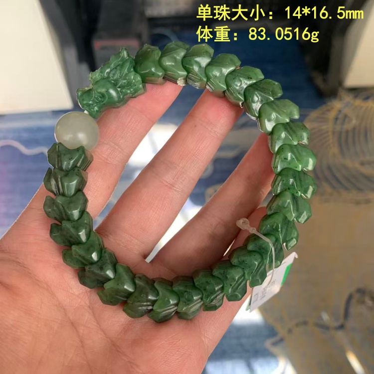 个性的碧玉籽料不规则手串