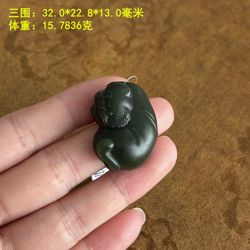 超棒质地的碧玉籽料小猫咪挂件
