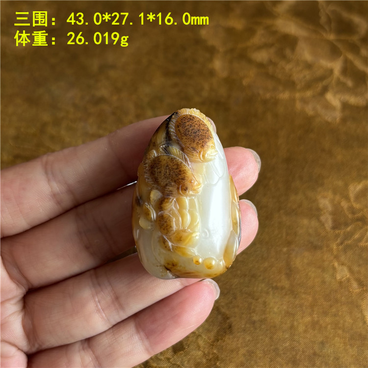 油糯秋梨皮白玉独籽连年有余挂件