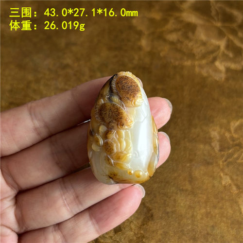 油糯秋梨皮白玉独籽连年有余挂件