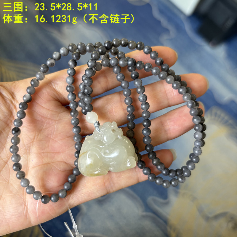 老熟的白玉籽料貔貅挂件
