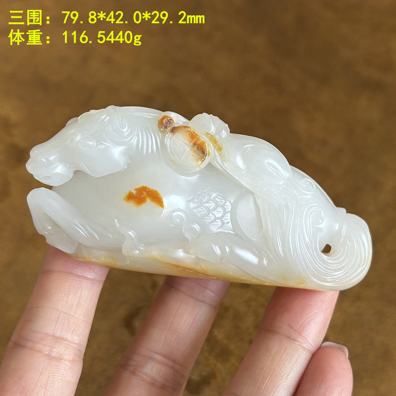 L表现优异的黄沁羊脂白玉“马上封猴“把件 朕®开仓新疆和田玉