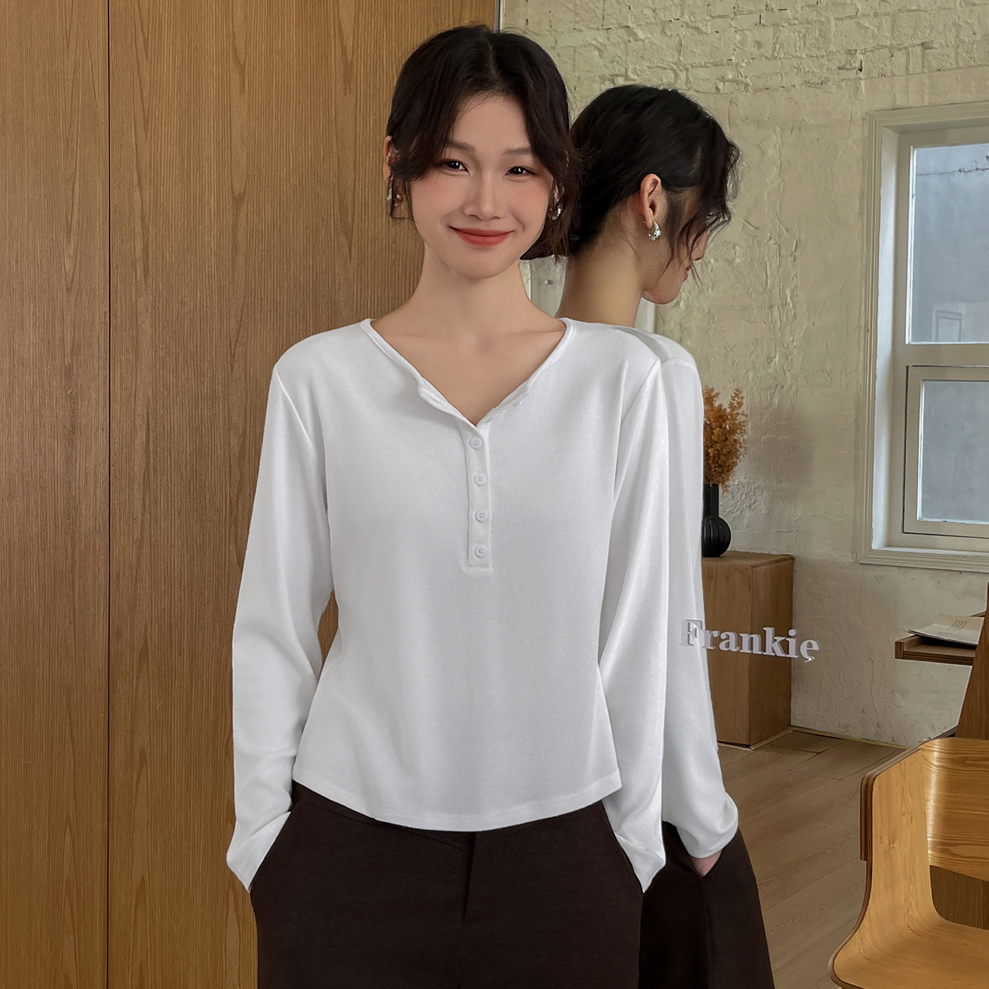 纽扣白色大码长袖T恤女