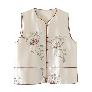 配大衣内搭国风上衣 杏色刺绣盘扣坎肩 艾格新中式 叠穿马甲女2026