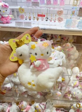 现货日本三丽鸥正品长腿kitty小香风长腿黑皮天鹅kitty毛绒挂件