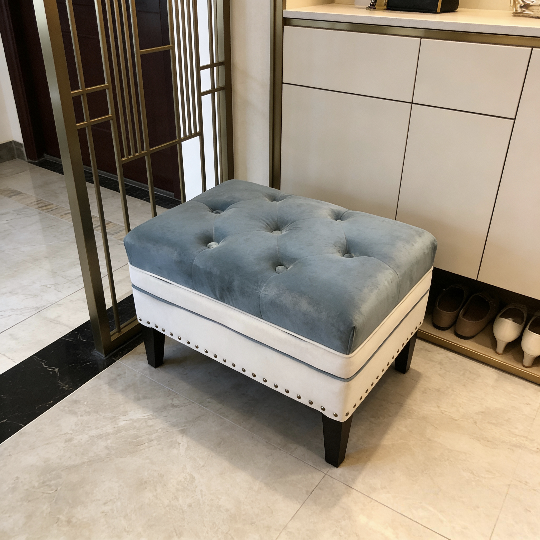 欧式脚踏沙发入户换鞋凳家用门口服装店储物凳布艺网红更衣室凳子