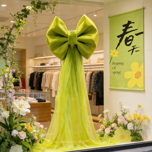 春天玻璃橱窗氛围布置绿色系珠光布蝴蝶结挂墙装饰浪漫氛围感装扮