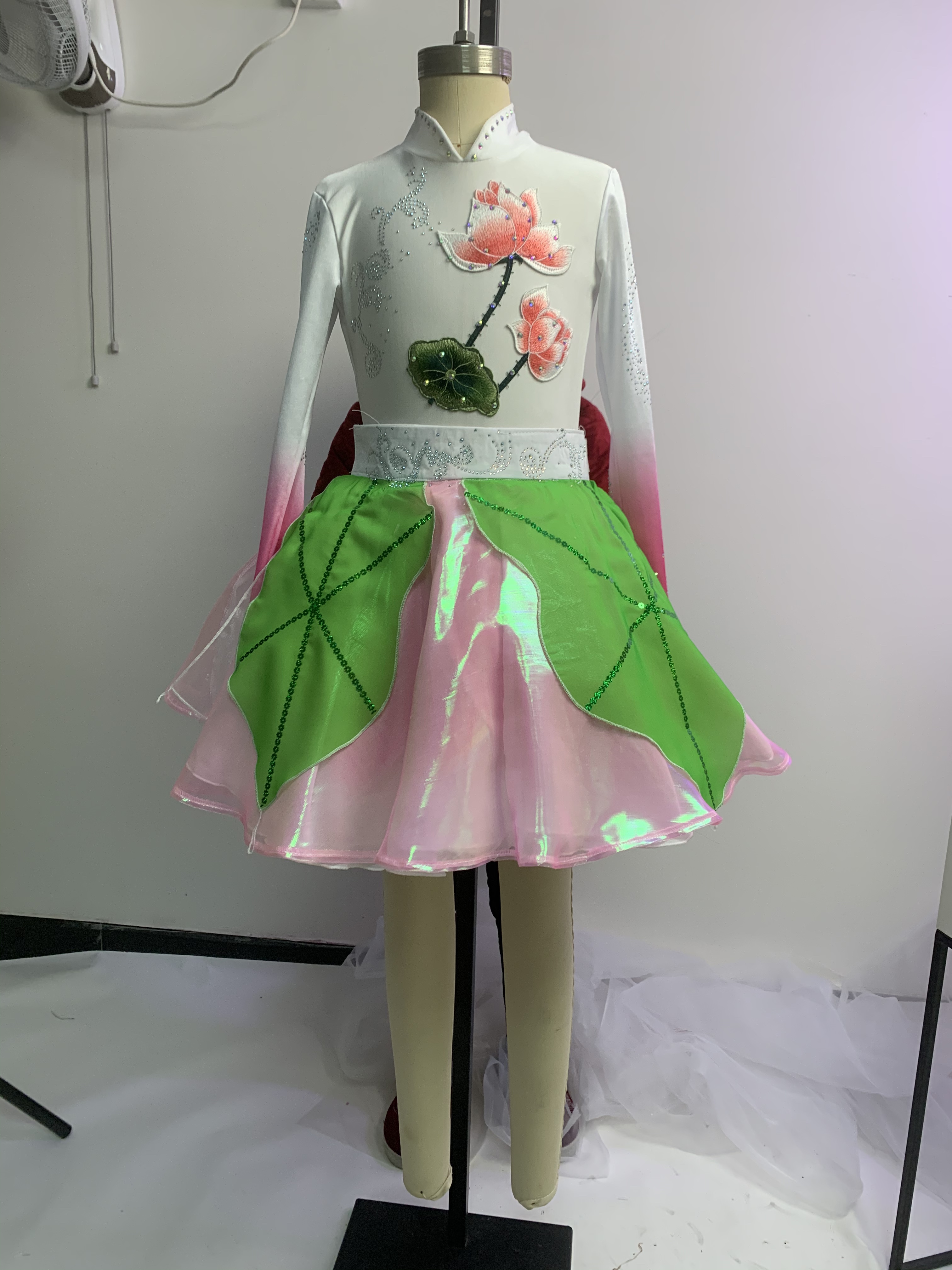 原创少儿舞蹈演出服荷花莲花变装演出服儿童中国舞演出服装