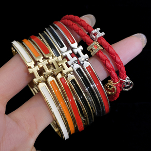 H字母编织皮绳手链釉面珐琅手镯 本命年红色礼物轻奢高级感手饰