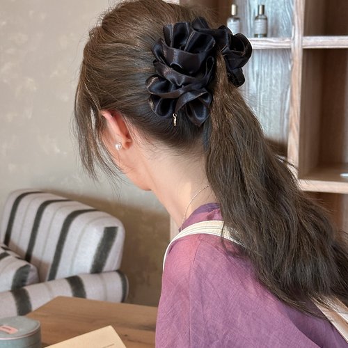 2026时尚感缎面褶皱泡泡香蕉夹女2025新款大号夹后脑勺马尾发夹