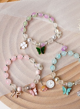 2026时尚2024春夏新款轻奢巴洛克珍珠文艺森系蝴蝶手链女简约潮流