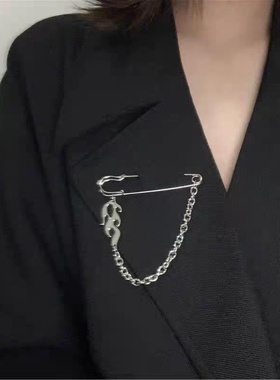 2026时尚韩式火焰链条胸针女甜酷风个性精致别针胸饰小众设计百搭