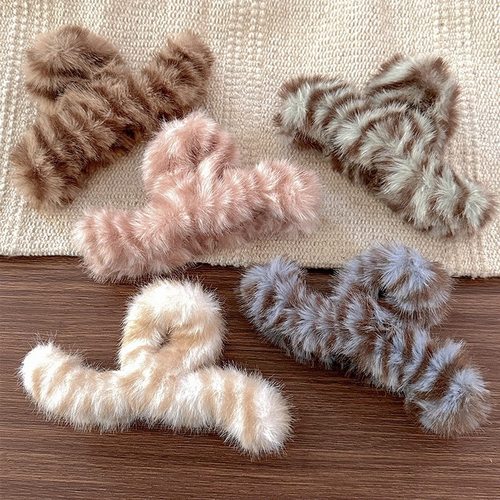 秋冬毛绒发夹豹纹鲨鱼夹百搭轻气质盘发后脑勺毛茸茸头饰