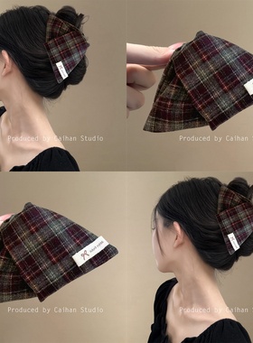 2026时尚安可拉秋格~复古红格纹三角抓夹韩国东大门ins香蕉夹感