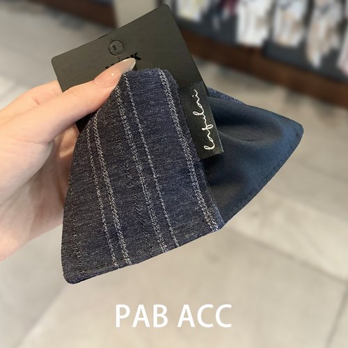 2026时尚韩国东大门日常毛呢显白深蓝拼色条纹三角抓夹后脑勺盘