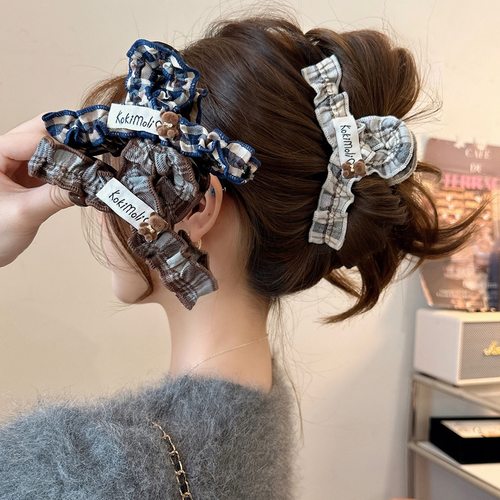 韩系学院风格纹布艺褶皱小熊抓夹女感时髦洋气搭发夹厂家
