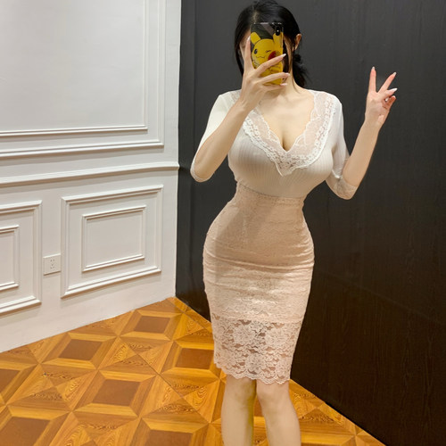 珠光淡粉后开叉蕾丝包臀中长半裙