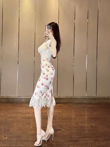 原创设计玫瑰碎花蕾丝下摆中长裙