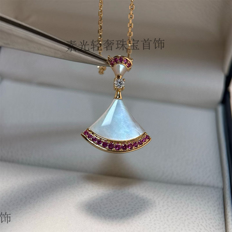 小裙子项链女款18K玫瑰金天然白贝母扇子莫桑钻不掉色毛衣链胸链