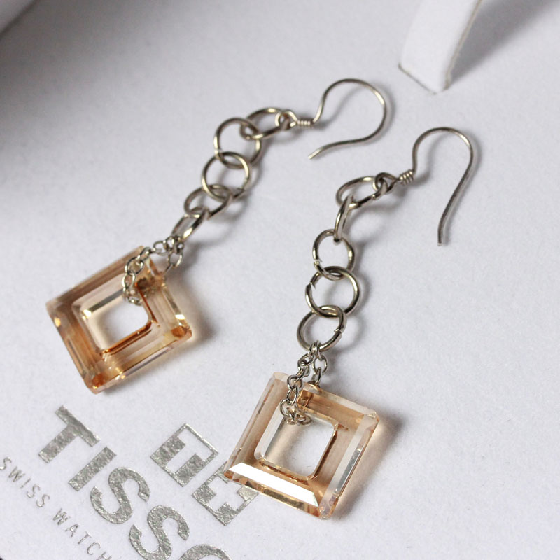 上品な水晶の規格品のオーストリアの水晶のOLの風格/プリズムのイヤリングは韓国版のイヤリングのアクセサリが流行します