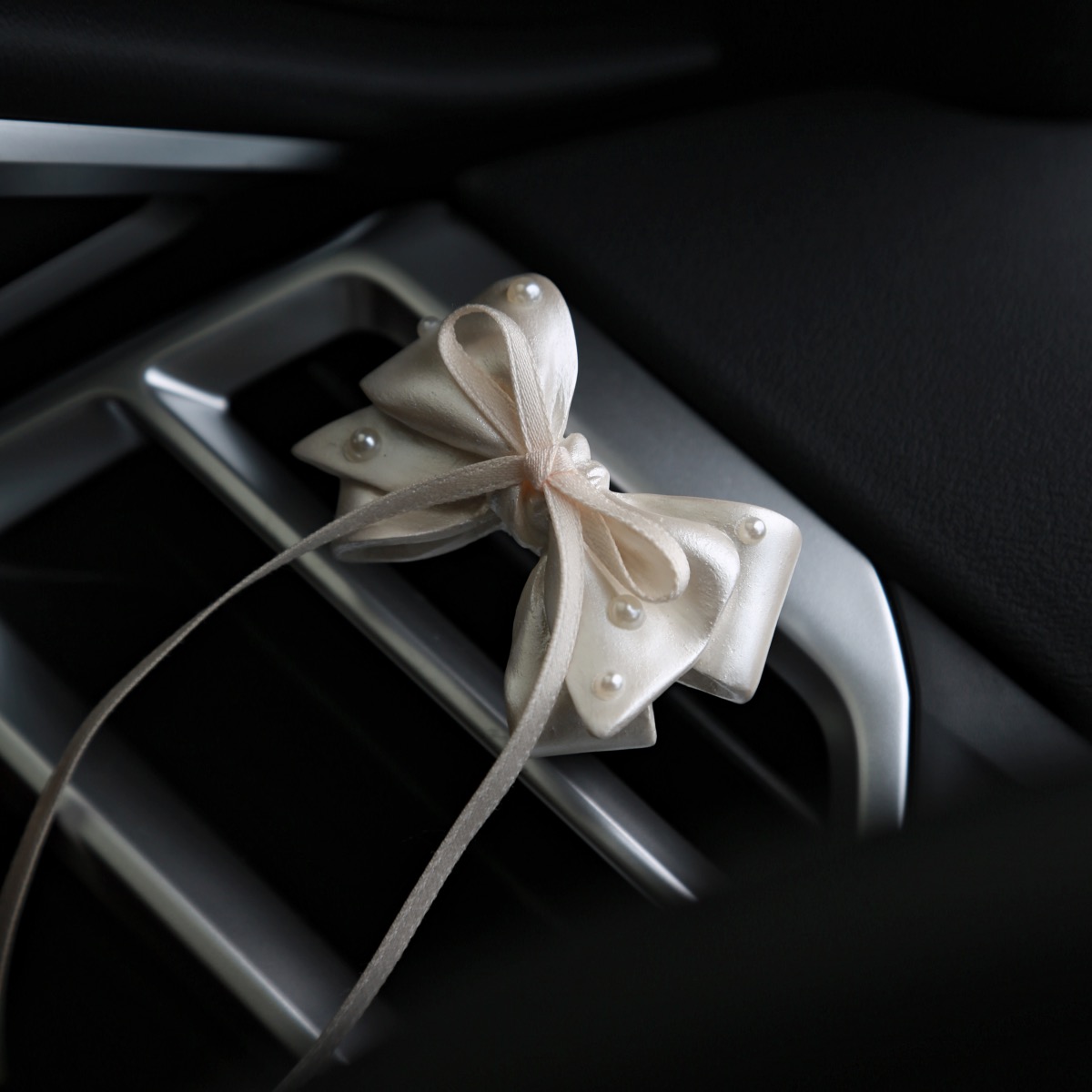 一珂芯原创珠光蝴蝶结车载香薰