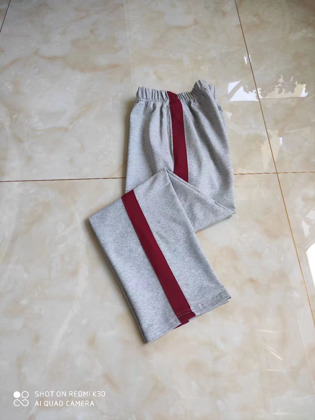 灰色酒红宽条校服运动休闲百搭