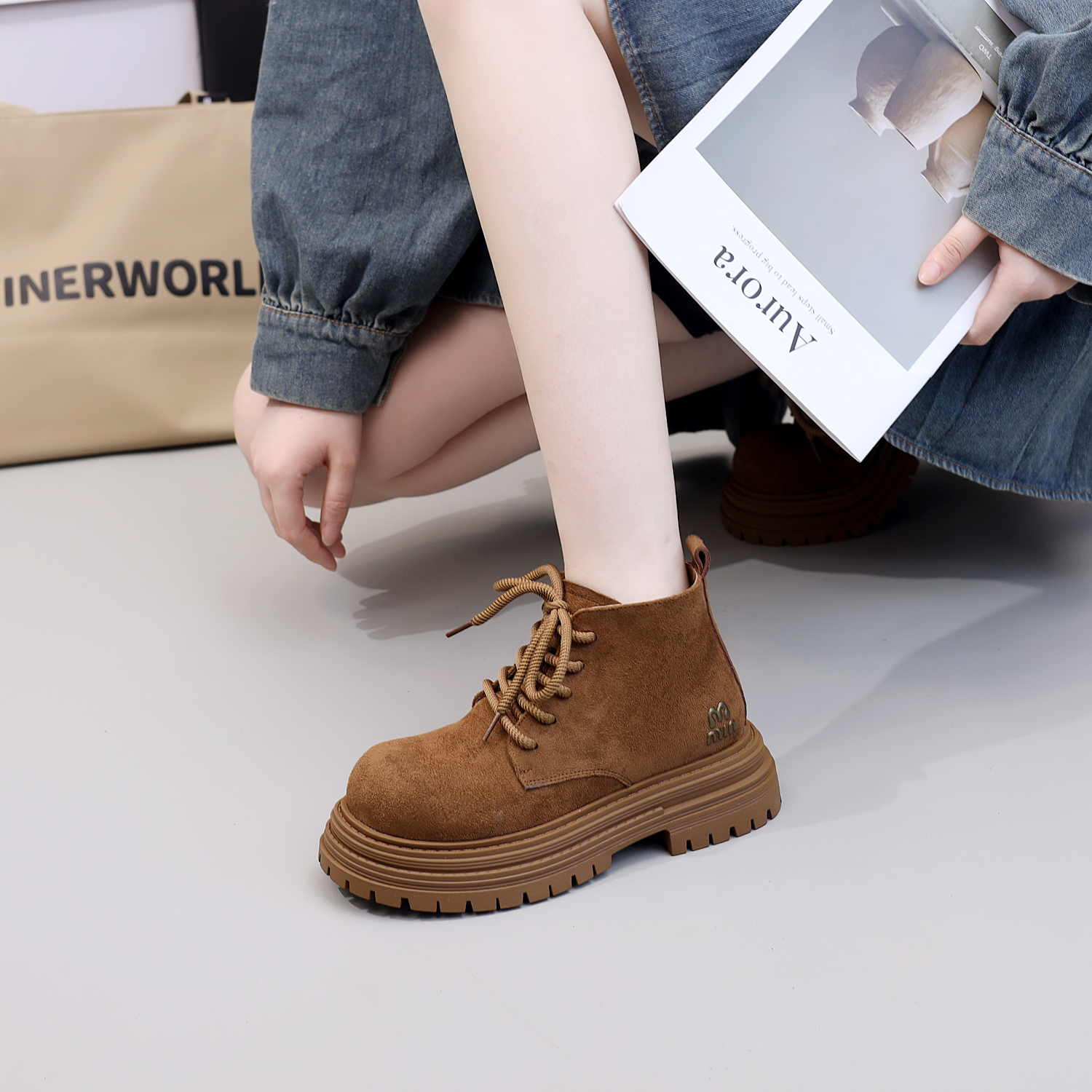 C99新款时尚百搭女鞋短靴