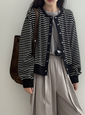 言双 简约圆领小按扣条纹针织开衫女 秋季宽松显瘦开衫上衣20199