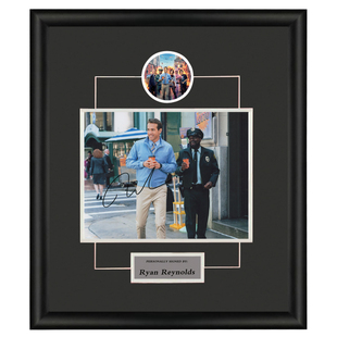 失控玩家瑞安雷诺兹亲笔签名照片含证书裱框