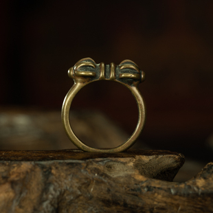 藏传密宗老法器清代天铜托甲精致老道金刚杵造型老戒指法戒老藏戒