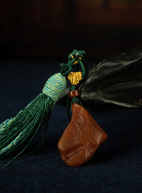 琥珀时光—天然原矿全原皮随型蜜蜡琥珀吊坠手把件设计款车包挂件